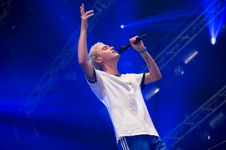 Years & Years @ Lowlands 2015, picture 10, photographed by Dorien Goetschalckx - FrontView Magazine