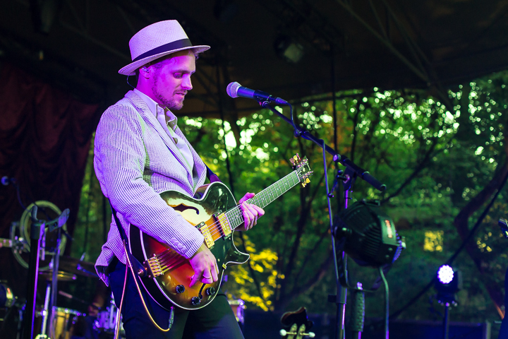 Bart Peeters @ Openluchttheater Rivierenhof (Deurne), picture 4, photographed by Andy Immens - FrontView Magazine