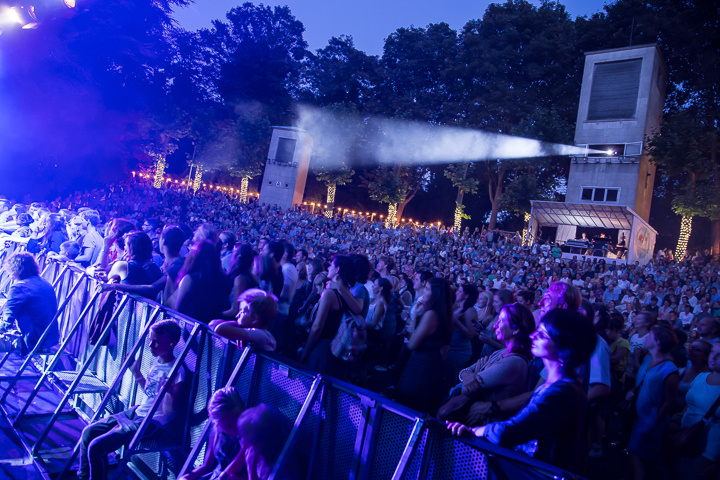 Bart Peeters @ Openluchttheater Rivierenhof (Deurne), picture 37, photographed by Andy Immens - FrontView Magazine