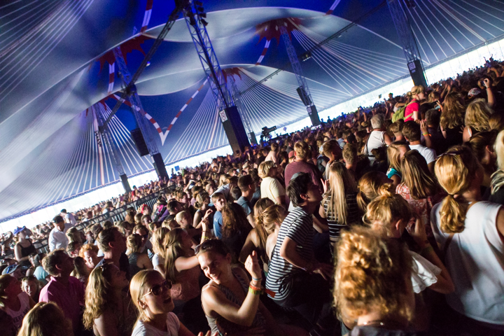 Bastille @ Lowlands 2015, foto 18, foto's door Dorien Goetschalckx - FrontView Magazine