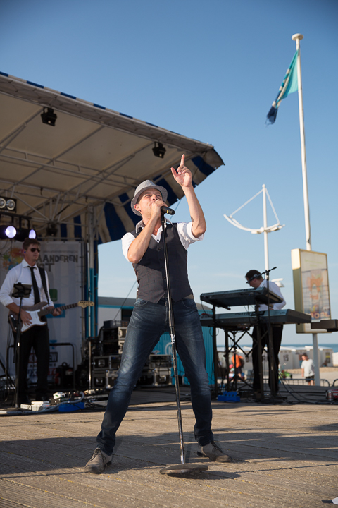 Podium & Sfeer @ Vlaanderen Zingt 2015 in St.-Idesbald, foto 1, foto's door Guy Danneels - FrontView Magazine