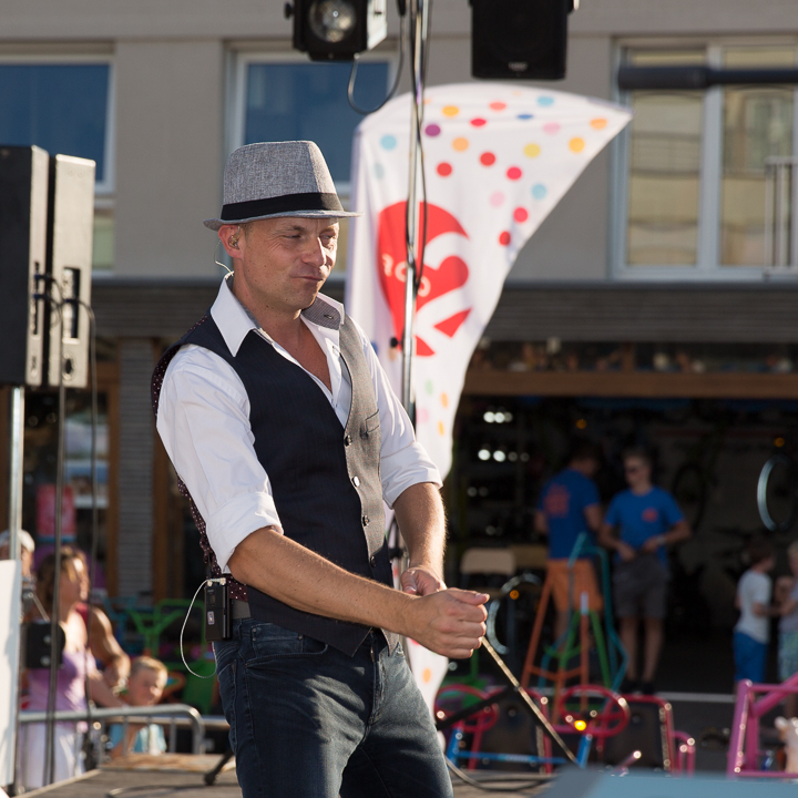 Podium & Sfeer @ Vlaanderen Zingt 2015 in St.-Idesbald, foto 4, foto's door Guy Danneels - FrontView Magazine