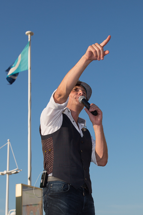 Podium & Sfeer @ Vlaanderen Zingt 2015 in St.-Idesbald, foto 6, foto's door Guy Danneels - FrontView Magazine