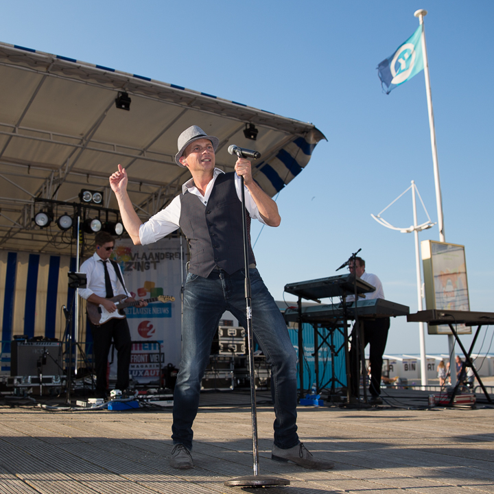 Podium & Sfeer @ Vlaanderen Zingt 2015 in St.-Idesbald, foto 8, foto's door Guy Danneels - FrontView Magazine