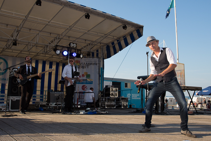 Podium & Sfeer @ Vlaanderen Zingt 2015 in St.-Idesbald, foto 12, foto's door Guy Danneels - FrontView Magazine