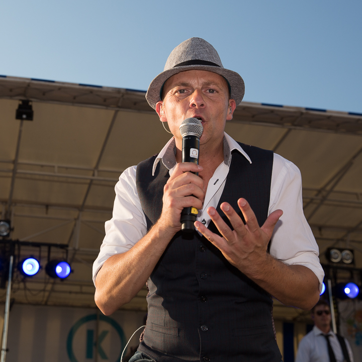 Podium & Sfeer @ Vlaanderen Zingt 2015 in St.-Idesbald, foto 13, foto's door Guy Danneels - FrontView Magazine