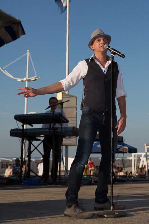 Podium & Sfeer @ Vlaanderen Zingt 2015 in St.-Idesbald, foto 14, foto's door Guy Danneels - FrontView Magazine
