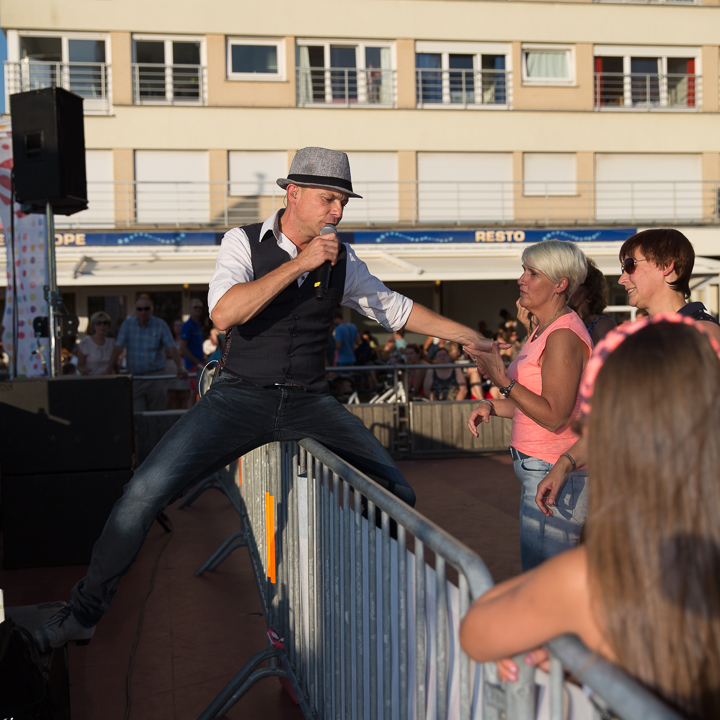 Podium & Sfeer @ Vlaanderen Zingt 2015 in St.-Idesbald, foto 17, foto's door Guy Danneels - FrontView Magazine