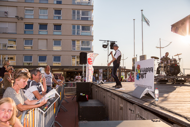 Podium & Sfeer @ Vlaanderen Zingt 2015 in St.-Idesbald, foto 22, foto's door Guy Danneels - FrontView Magazine