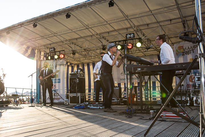 Podium & Sfeer @ Vlaanderen Zingt 2015 in St.-Idesbald, foto 25, foto's door Guy Danneels - FrontView Magazine