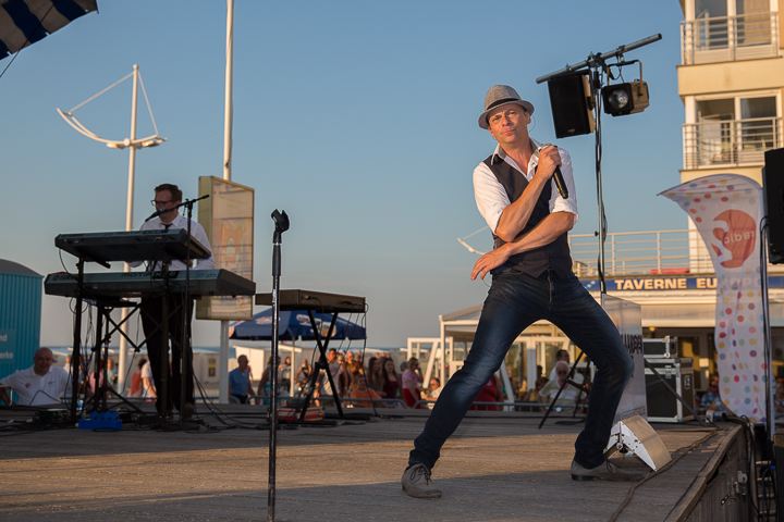 Podium & Sfeer @ Vlaanderen Zingt 2015 in St.-Idesbald, foto 26, foto's door Guy Danneels - FrontView Magazine