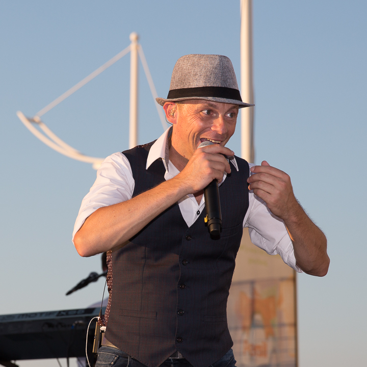 Podium & Sfeer @ Vlaanderen Zingt 2015 in St.-Idesbald, foto 28, foto's door Guy Danneels - FrontView Magazine