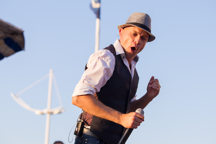 Podium & Sfeer @ Vlaanderen Zingt 2015 in St.-Idesbald, foto 36, foto's door Guy Danneels - FrontView Magazine