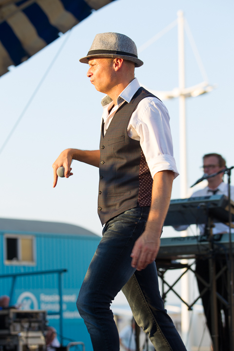 Podium & Sfeer @ Vlaanderen Zingt 2015 in St.-Idesbald, foto 38, foto's door Guy Danneels - FrontView Magazine