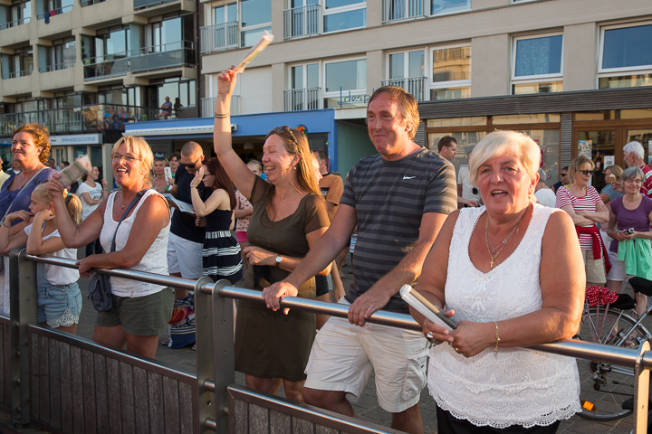 Podium & Sfeer @ Vlaanderen Zingt 2015 in St.-Idesbald, foto 40, foto's door Guy Danneels - FrontView Magazine