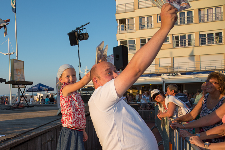 Podium & Sfeer @ Vlaanderen Zingt 2015 in St.-Idesbald, foto 45, foto's door Guy Danneels - FrontView Magazine