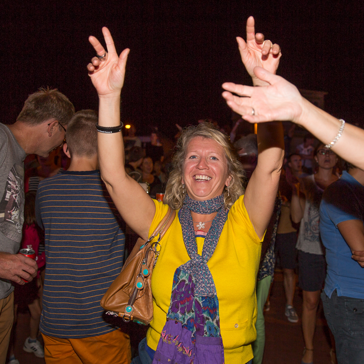 Podium & Sfeer @ Vlaanderen Zingt 2015 in St.-Idesbald, foto 68, foto's door Guy Danneels - FrontView Magazine
