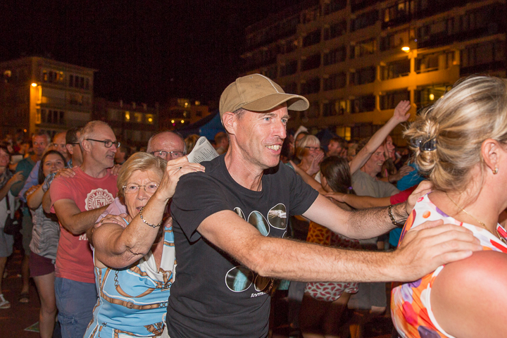Podium & Sfeer @ Vlaanderen Zingt 2015 in St.-Idesbald, foto 81, foto's door Guy Danneels - FrontView Magazine