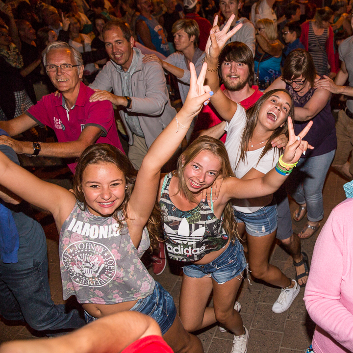 Podium & Sfeer @ Vlaanderen Zingt 2015 in St.-Idesbald, foto 89, foto's door Guy Danneels - FrontView Magazine