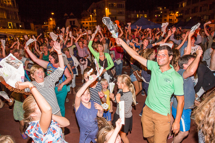Podium & Sfeer @ Vlaanderen Zingt 2015 in St.-Idesbald, foto 99, foto's door Guy Danneels - FrontView Magazine