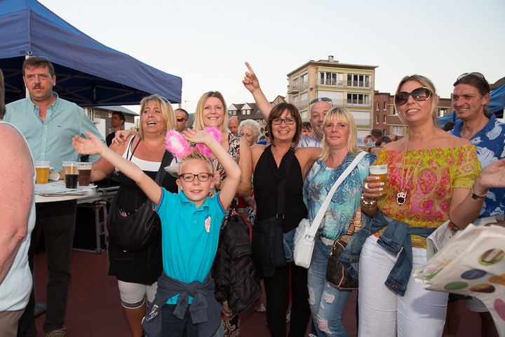 Publieksfoto's & Sfeer Reeks A @ Vlaanderen Zingt 2015 in St.-Idesbald, picture 89, photographed by Guy Danneels - FrontView Magazine