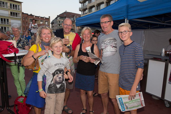 Publieksfoto's & Sfeer Reeks A @ Vlaanderen Zingt 2015 in St.-Idesbald, picture 106, photographed by Guy Danneels - FrontView Magazine