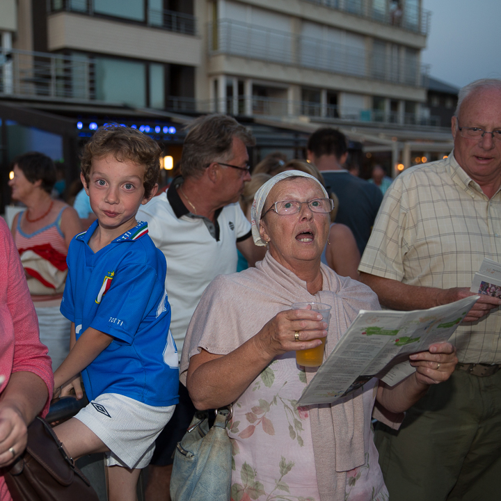 Publieksfoto's & Sfeer Reeks A @ Vlaanderen Zingt 2015 in St.-Idesbald, picture 135, photographed by Guy Danneels - FrontView Magazine