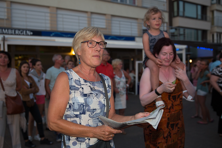 Publieksfoto's & Sfeer Reeks A @ Vlaanderen Zingt 2015 in St.-Idesbald, picture 140, photographed by Guy Danneels - FrontView Magazine