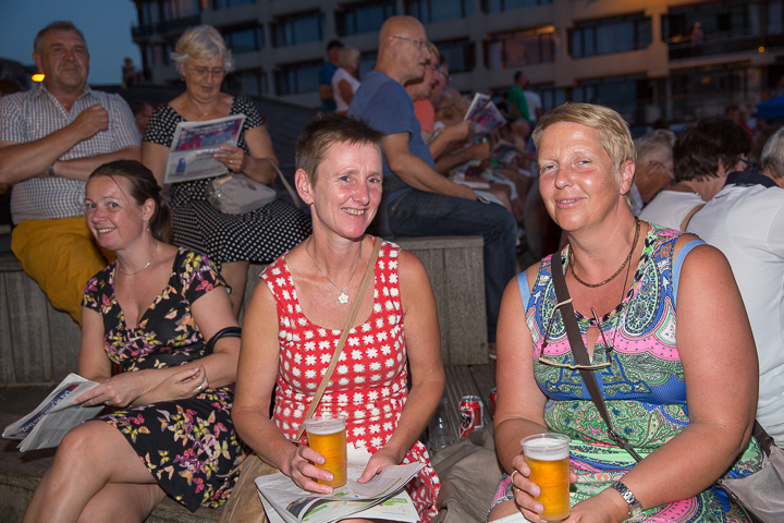 Publieksfoto's & Sfeer Reeks A @ Vlaanderen Zingt 2015 in St.-Idesbald, picture 150, photographed by Guy Danneels - FrontView Magazine