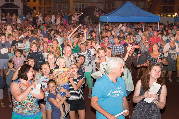 Publieksfoto's & Sfeer Reeks B @ Vlaanderen Zingt 2015 in St.-Idesbald, picture 88, photographed by Guy Danneels - FrontView Magazine