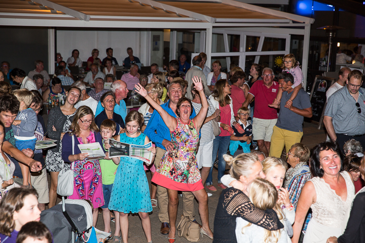 Publieksfoto's & Sfeer Reeks B @ Vlaanderen Zingt 2015 in St.-Idesbald, picture 89, photographed by Guy Danneels - FrontView Magazine