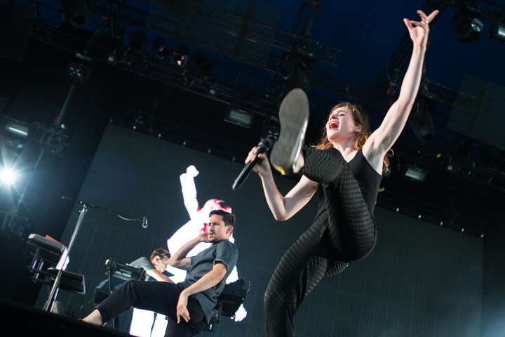 Christine and the Queens @ Lowlands 2015, picture 10, photographed by Dorien Goetschalckx - FrontView Magazine