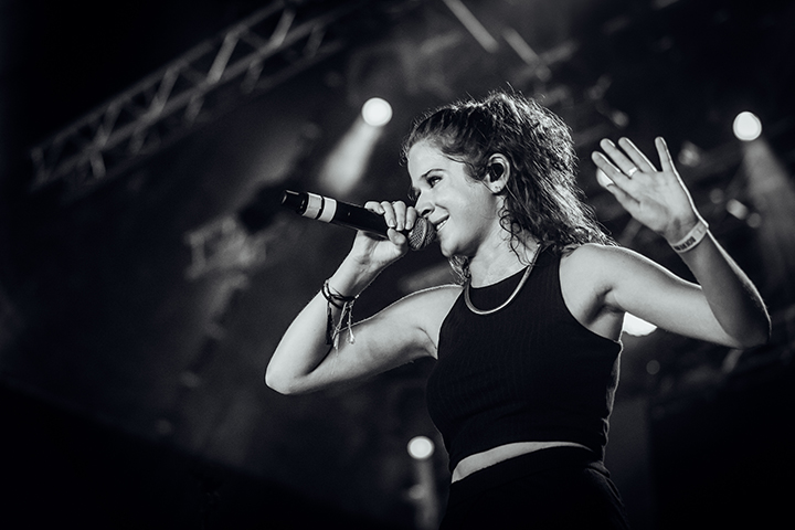 Laura Tesoro @ Boerenrock 2015, picture 4, photographed by Elke Briers - FrontView Magazine
