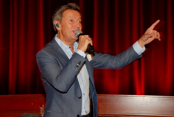 CD voorstelling Willy Sommers @ Zaal Eldorado Humbeek, picture 3, photographed by Peter Minnebo - FrontView Magazine