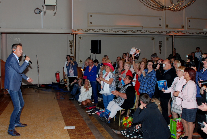 CD voorstelling Willy Sommers @ Zaal Eldorado Humbeek, picture 6, photographed by Peter Minnebo - FrontView Magazine