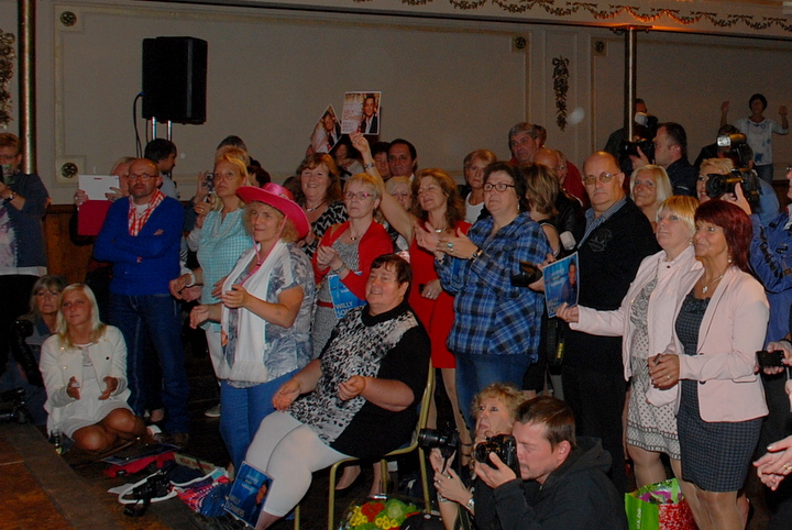 CD voorstelling Willy Sommers @ Zaal Eldorado Humbeek, picture 7, photographed by Peter Minnebo - FrontView Magazine