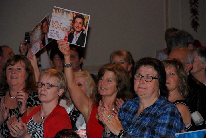 CD voorstelling Willy Sommers @ Zaal Eldorado Humbeek, picture 9, photographed by Peter Minnebo - FrontView Magazine