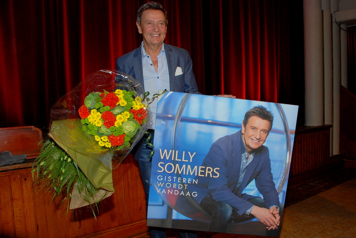 CD voorstelling Willy Sommers @ Zaal Eldorado Humbeek, picture 15, photographed by Peter Minnebo - FrontView Magazine