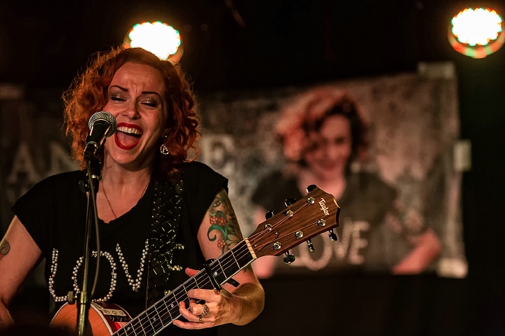 Anneke Van Giersbergen @ De Verlichte Geest, picture 1, photographed by Edwin Houdevelt - FrontView Magazine