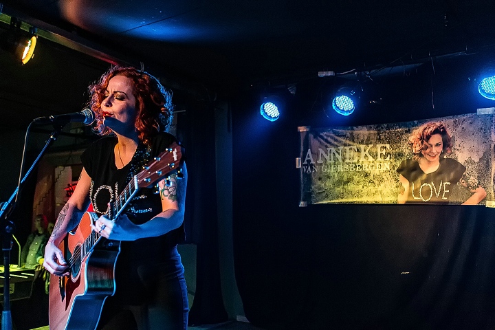 Anneke Van Giersbergen @ De Verlichte Geest, picture 6, photographed by Edwin Houdevelt - FrontView Magazine