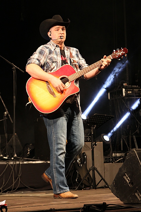 Robby Longo @ Bogget Fieest, picture 2, photographed by Heidi Elen - FrontView Magazine