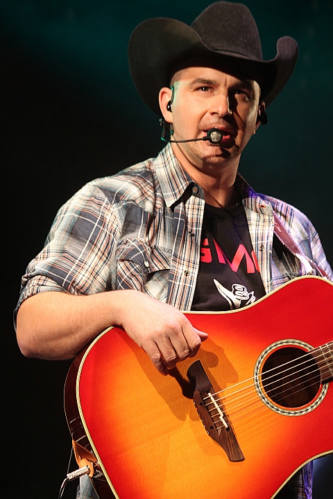 Robby Longo @ Bogget Fieest, picture 3, photographed by Heidi Elen - FrontView Magazine