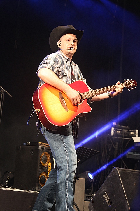 Robby Longo @ Bogget Fieest, picture 5, photographed by Heidi Elen - FrontView Magazine