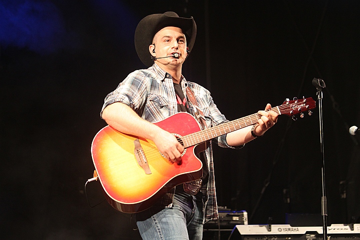 Robby Longo @ Bogget Fieest, picture 9, photographed by Heidi Elen - FrontView Magazine