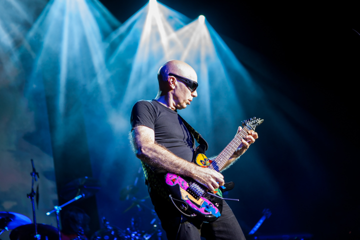 Joe Satriani @ De Roma, picture 1, photographed by Dorien Goetschalckx - FrontView Magazine