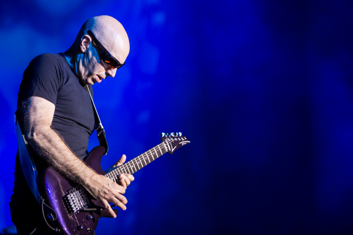 Joe Satriani @ De Roma, picture 4, photographed by Dorien Goetschalckx - FrontView Magazine