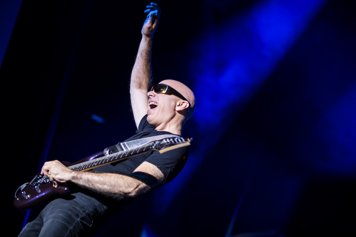 Joe Satriani @ De Roma, picture 7, photographed by Dorien Goetschalckx - FrontView Magazine