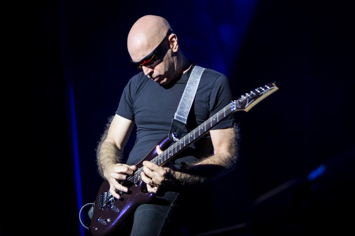 Joe Satriani @ De Roma, picture 8, photographed by Dorien Goetschalckx - FrontView Magazine