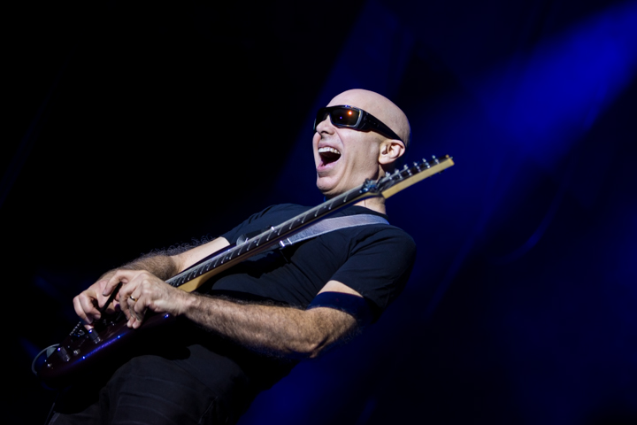 Joe Satriani @ De Roma, picture 9, photographed by Dorien Goetschalckx - FrontView Magazine