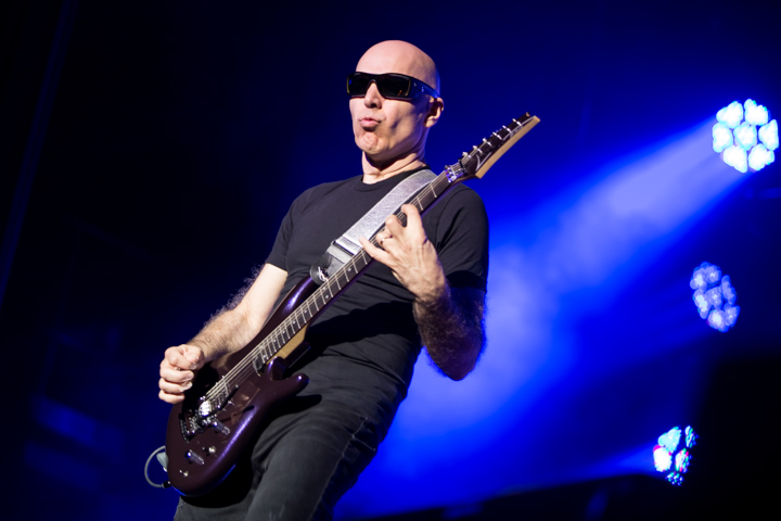 Joe Satriani @ De Roma, picture 10, photographed by Dorien Goetschalckx - FrontView Magazine